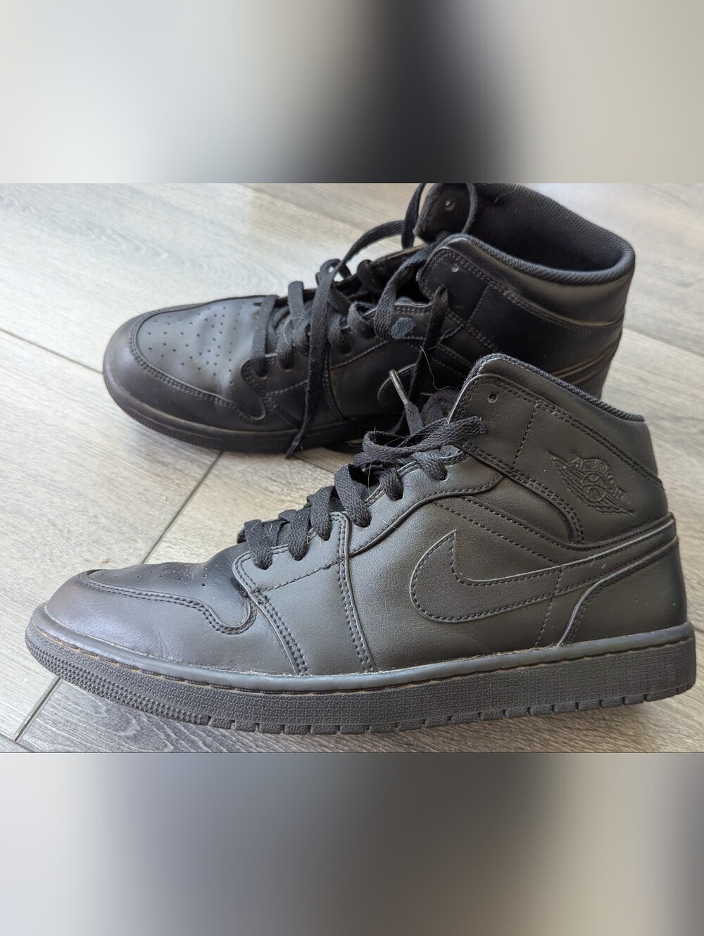 Jordan 1 mid, Triple Black, Size 11 M